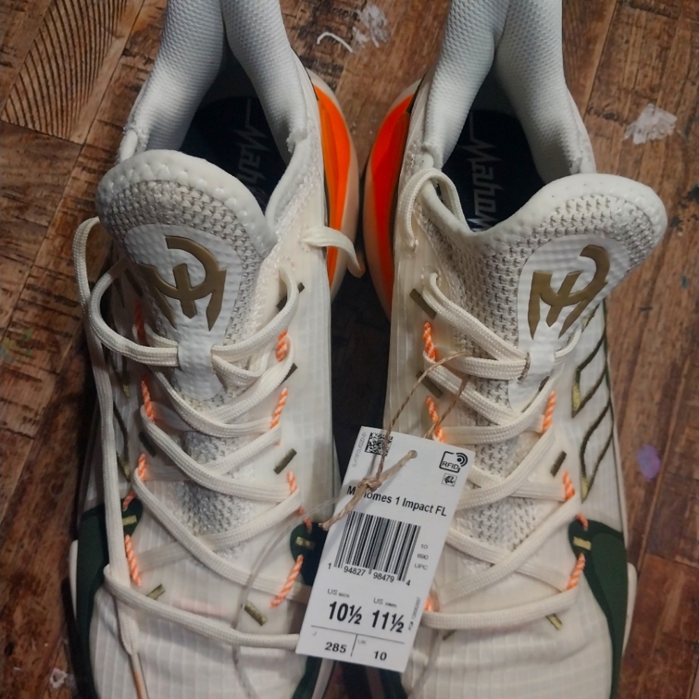 Men's White and Orange Basketball Shoes